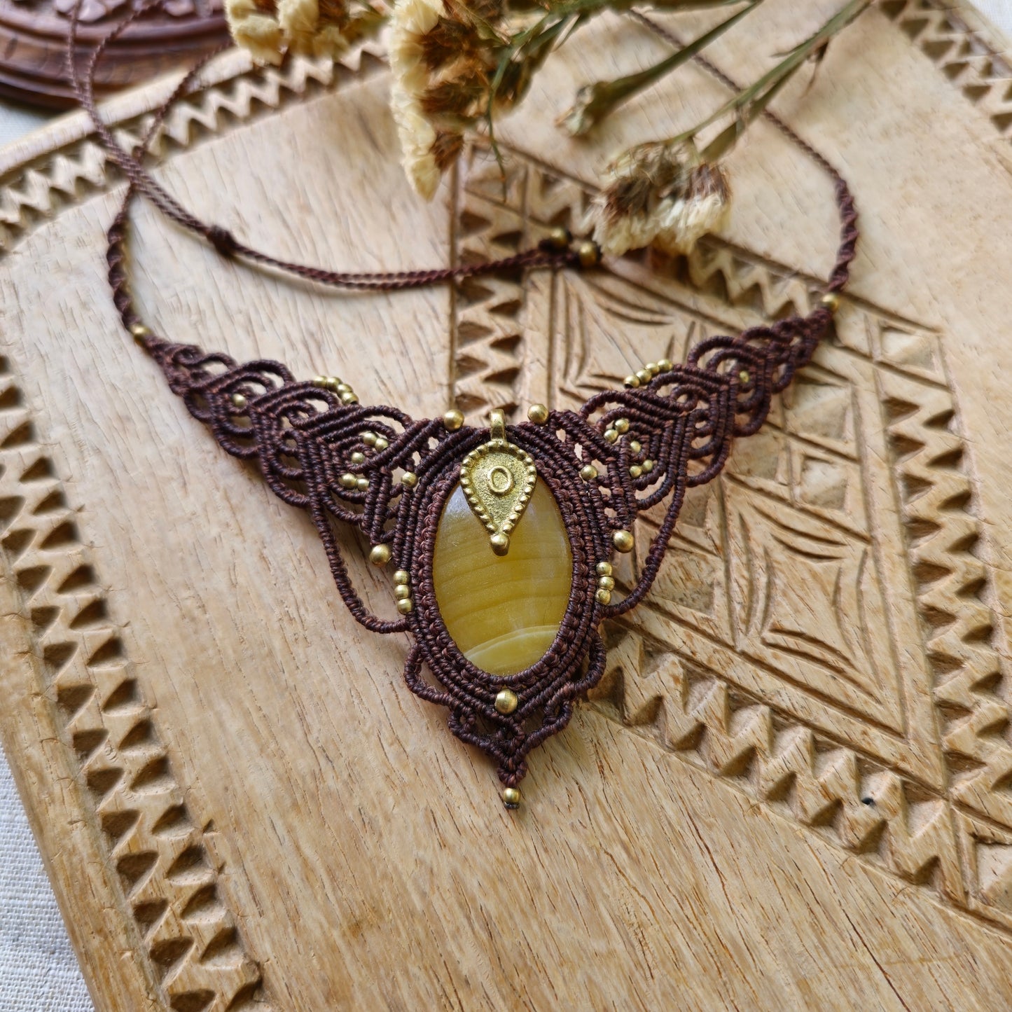 Collier plastron calcite jaune
