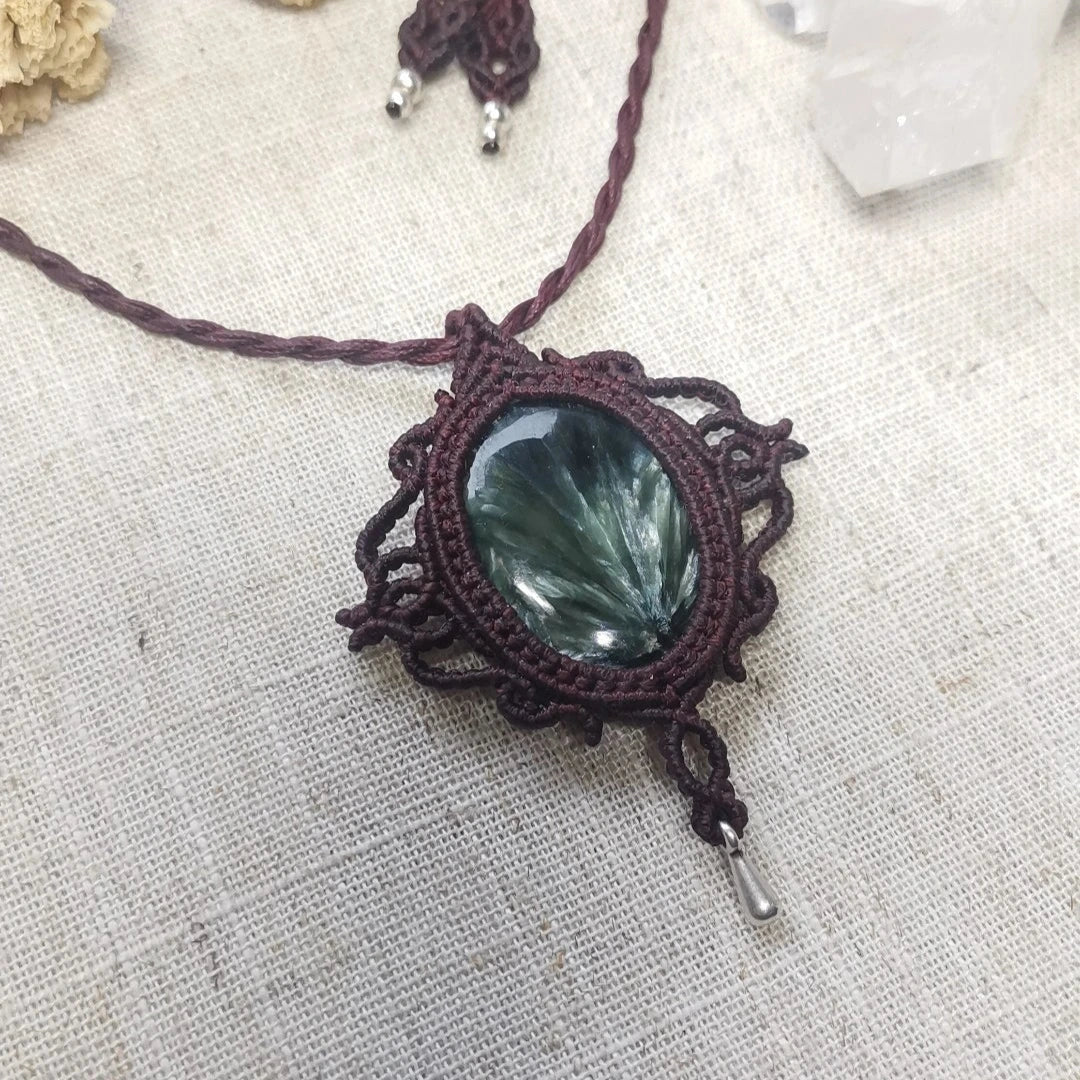 Collier seraphinite